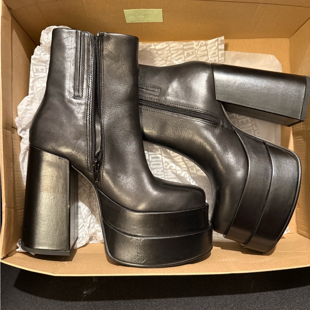 Steve Madden Cobra Platform Boots